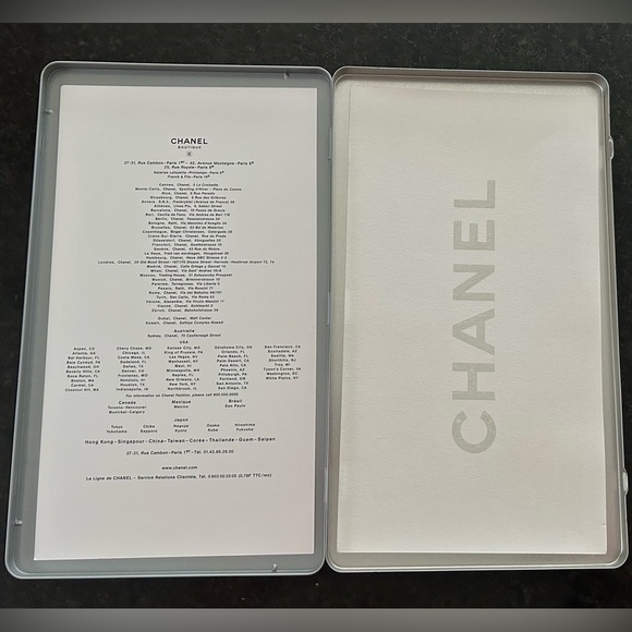 Chanel Photo Prints By Karl Lagerfeld  Collection Tin Set 2001 Set Of 17 Prints - Picture 3 of 9
